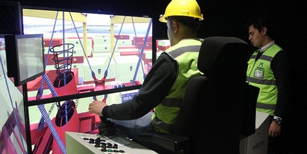 Operatörler, simülatörlerde eğitim görüyor