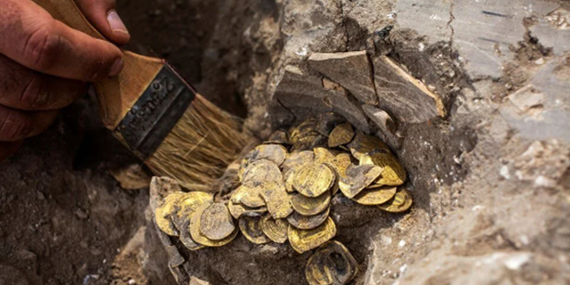 Orada çok büyük bir altın hazinesi olabilir! Define avcıları akın etmeye başladı, yağmuru bekliyorlar
