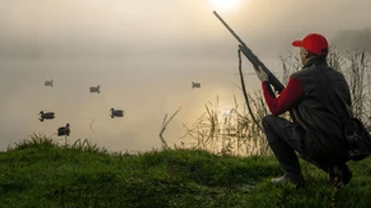 Ördek avına çıktı yanlışlıkla arkadaşını vurdu