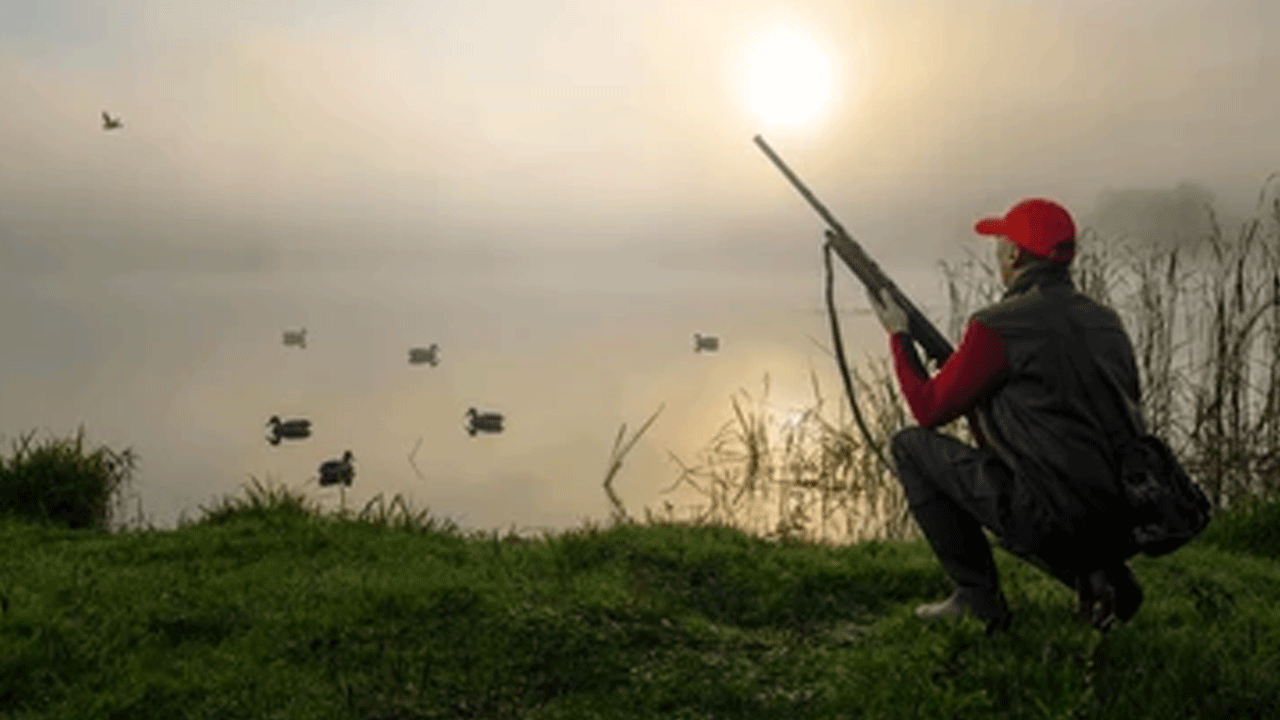 Ördek avlayan baba kazara oğlunu öldürdü