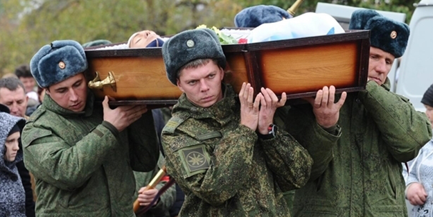 Ordu parçalanmaya başladı: Rus askerler birbirini vuruyor!