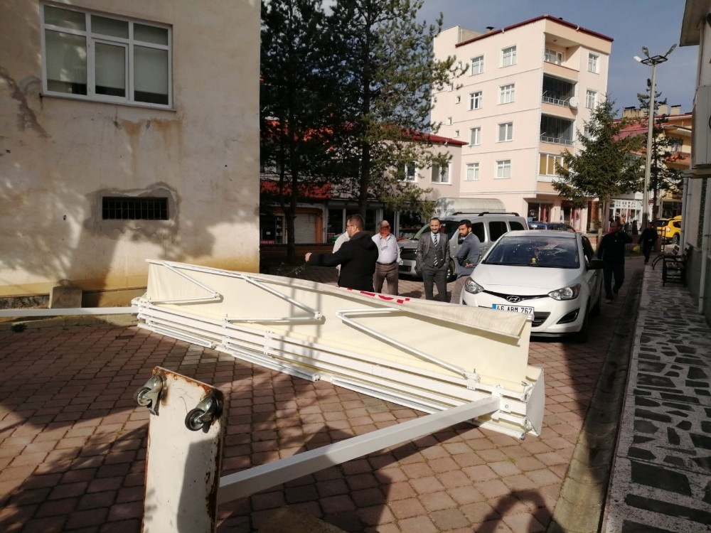 Ordu şiddetli rüzgar maddi hasara yol açtı 
