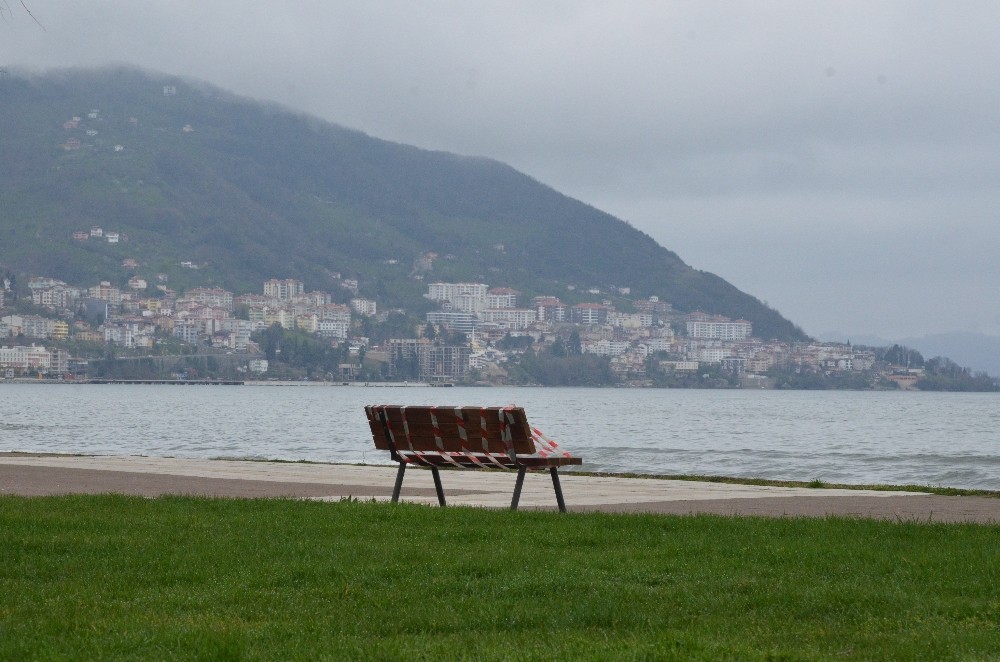 Ordu yasağa uydu, sahiller ıssız kaldı 