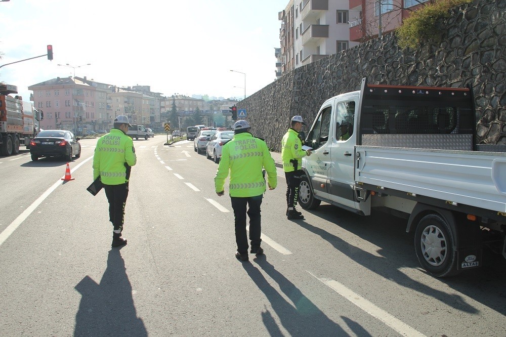 Ordu’da azalan trafiğe rağmen 580 araca hız sınırını aşmaktan ceza 