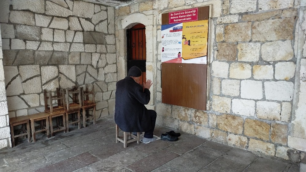Ordu’da camiler cuma namazında boş kaldı 