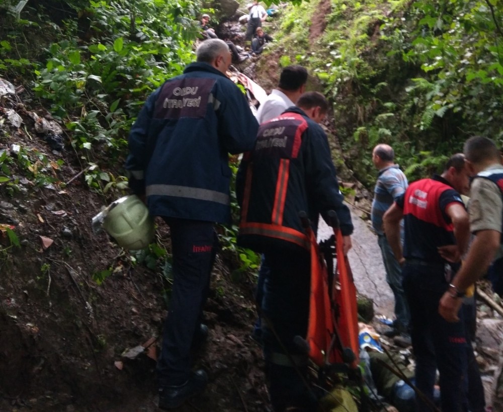 Ordu’da fındık işçileri kaza yaptı :1 ölü, 14 yaralı 