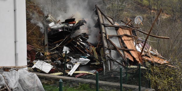 Ordu'da heyelan! 3 ev ve bir ahır yıkıldı