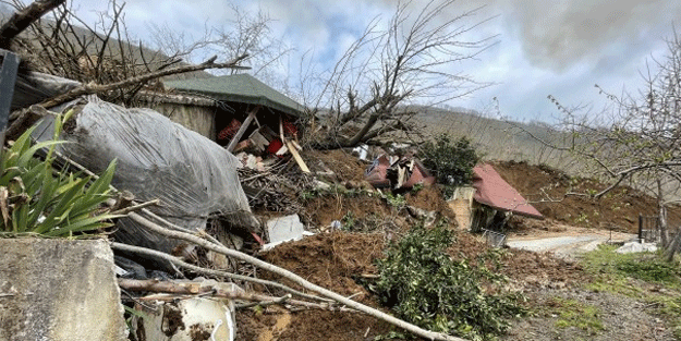 Ordu'da heyelan nedeniyle 3 ev yıkıldı