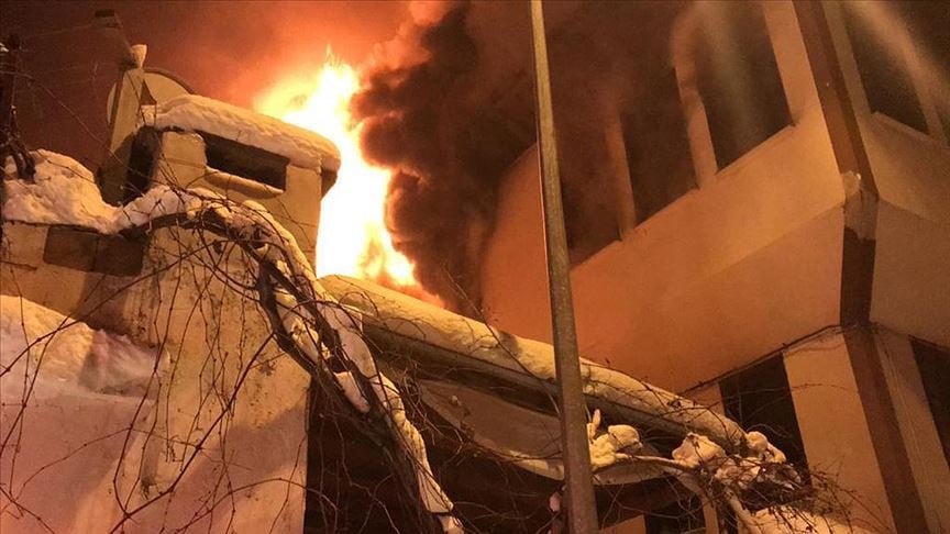 Ordu'da iki katlı tarihi bina yandı