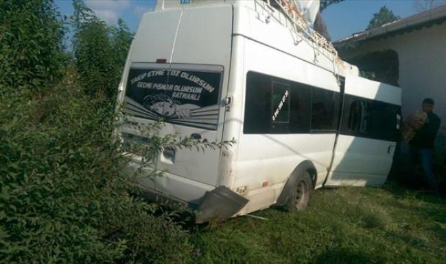 Ordu'da işçileri taşıyan minibüs eve girdi: 15 yaralı