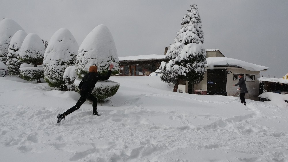 Ordu’da kar yağışı eğlenceye dönüştü 