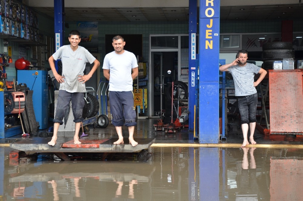 Ordu’da sağanak hayatı felç etti 