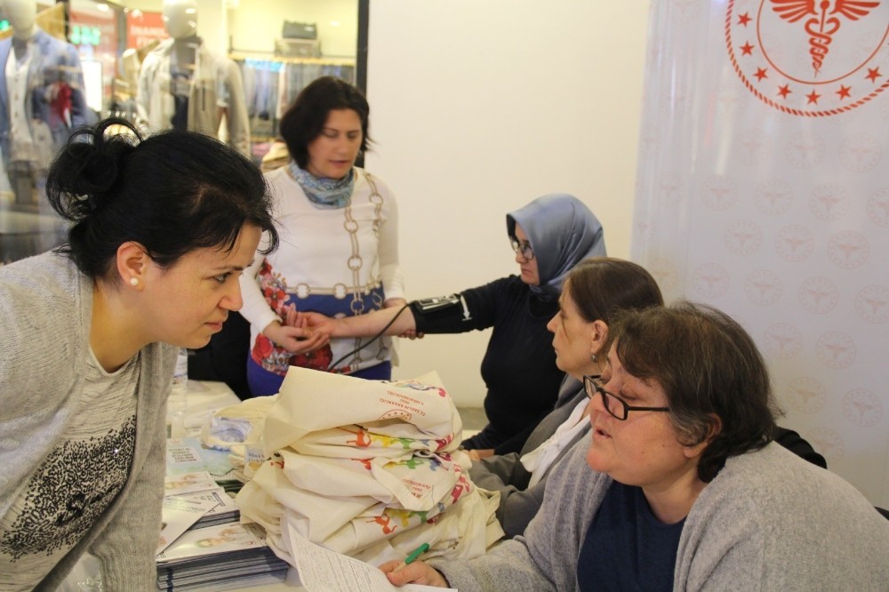 Ordu’da sağlık stantlarında vatandaşlar bilgilendiriliyor