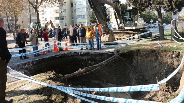 Ordu'da sahil yolu çöktü: 4 metrelik çukur oluştu