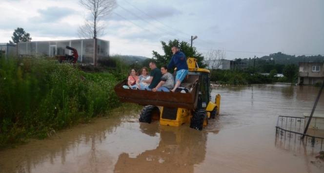 Ordu’da sel: Vatandaşlar evlerinde mahsur kaldı
