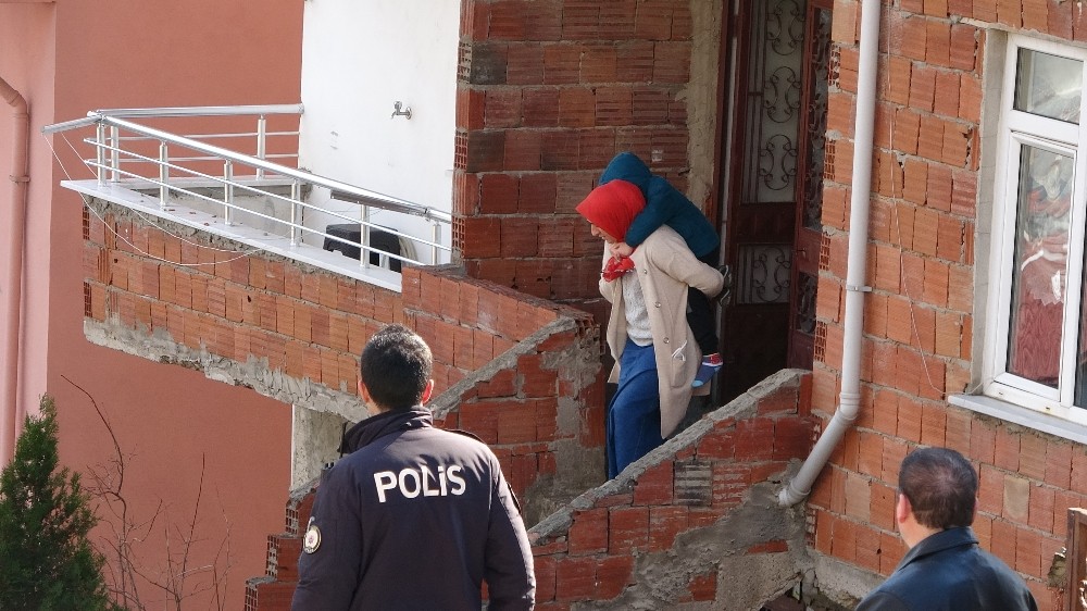 Ordu’da şiddetli fırtına nedeniyle 4 katlı bina tahliye edildi 