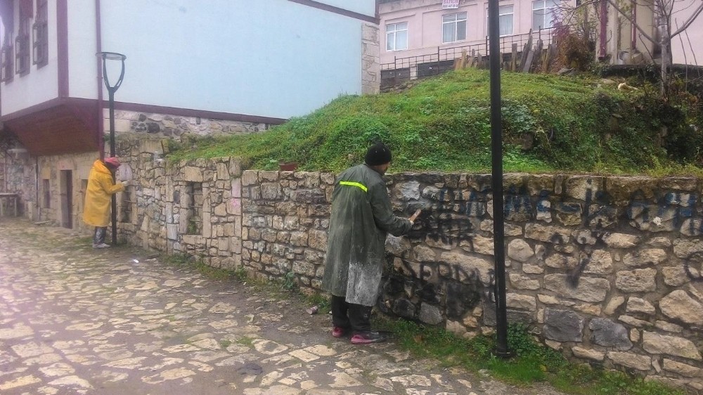 Ordu’da tarihi yapıların üzerindeki boyalar siliniyor 