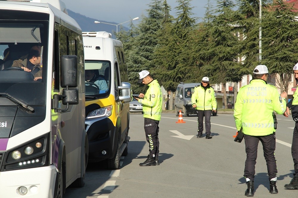 Ordu’da trafik kurallarına uymayan sürücülere ceza yağdı 
