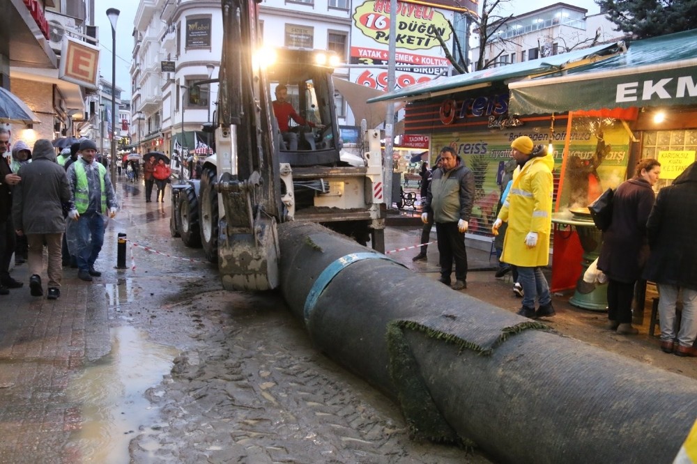 Ordu’da vatandaşın ayağına halı serildi 