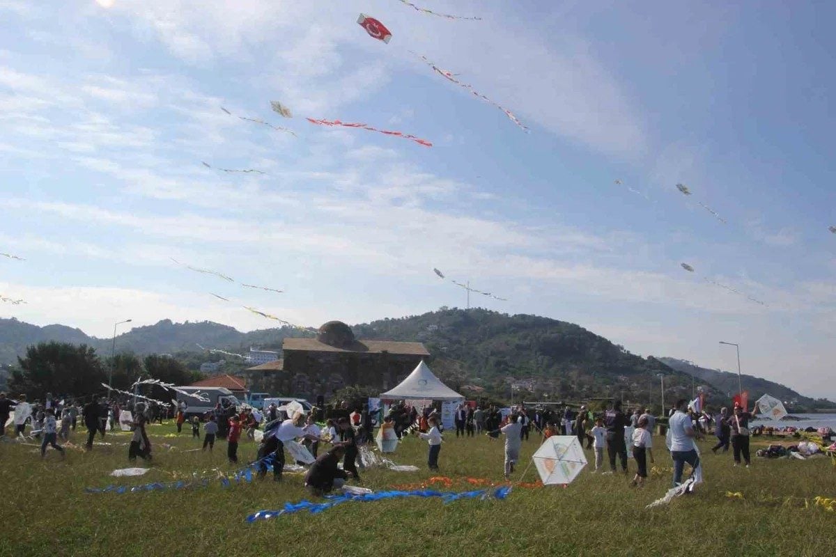 Ordu'da yaklaşık 600 ilkokul öğrencisi Yason Burnu'nda uçurtma şenliğinde buluştu