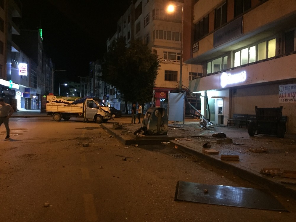 Ordu’daki kazada dolmuş durağı paramparça oldu: 3 yaralı 