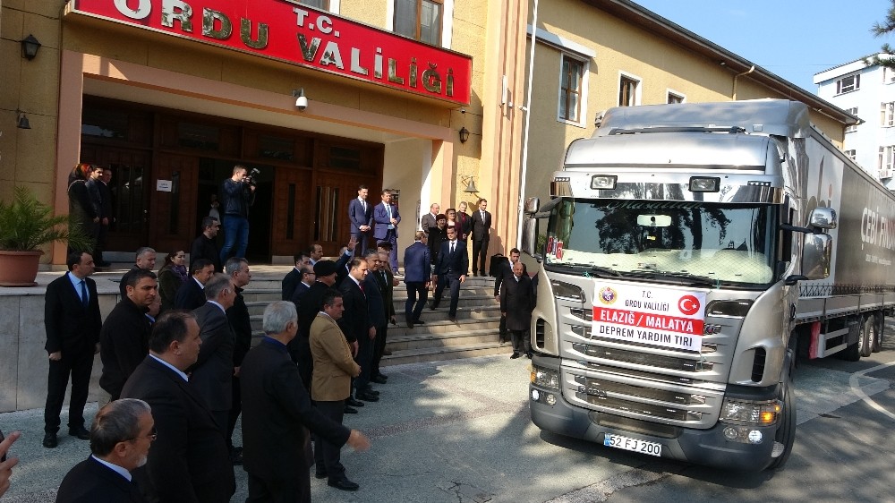 Ordu’dan deprem bölgesine bir tır dolusu yardım 