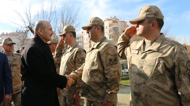 'Ordumuza başarılar diliyoruz, evlatlarımızın kılıcı keskin olsun'