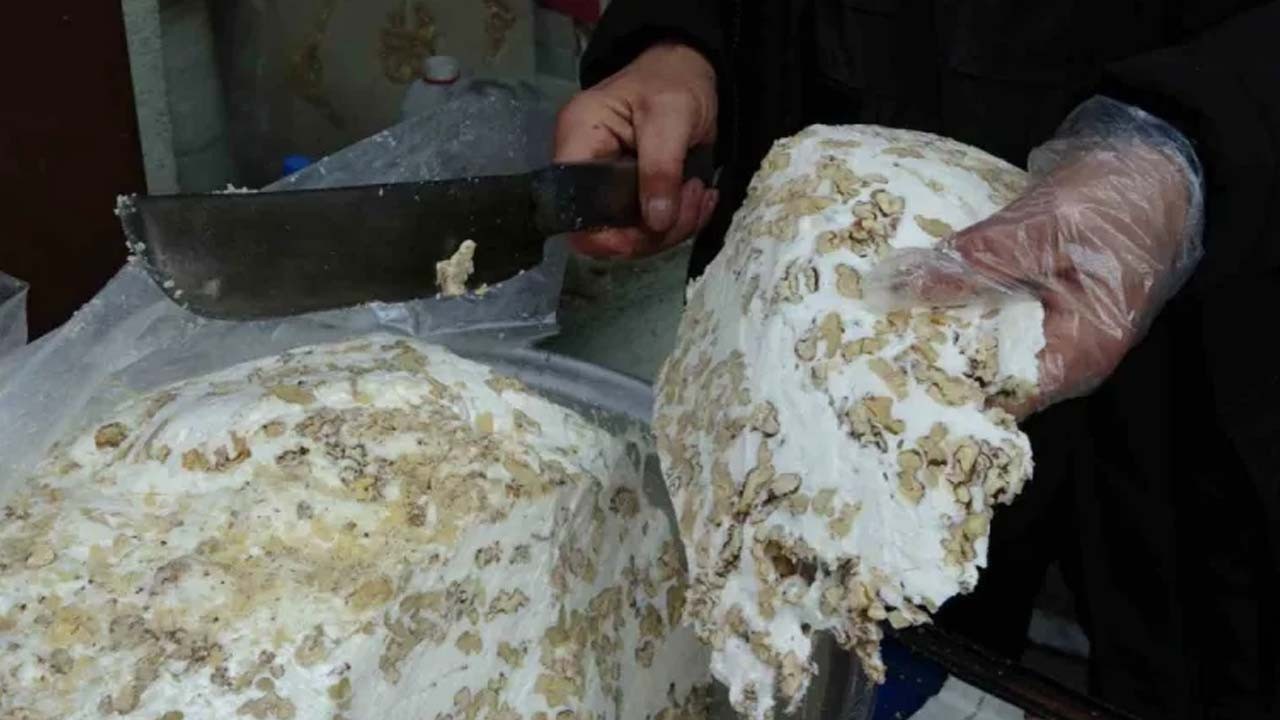 Ordu'nun asırlık lezzeti! Böylesi görülmedi: Ekmeğin arasına koyup haftada 1 kere yiyin!