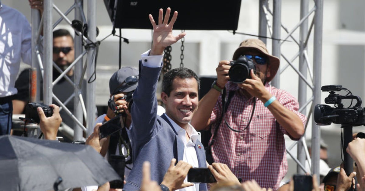Orduya darbe çağrısı yaptı... Guaido: Asker destek verince Miraflores'e gideceğim