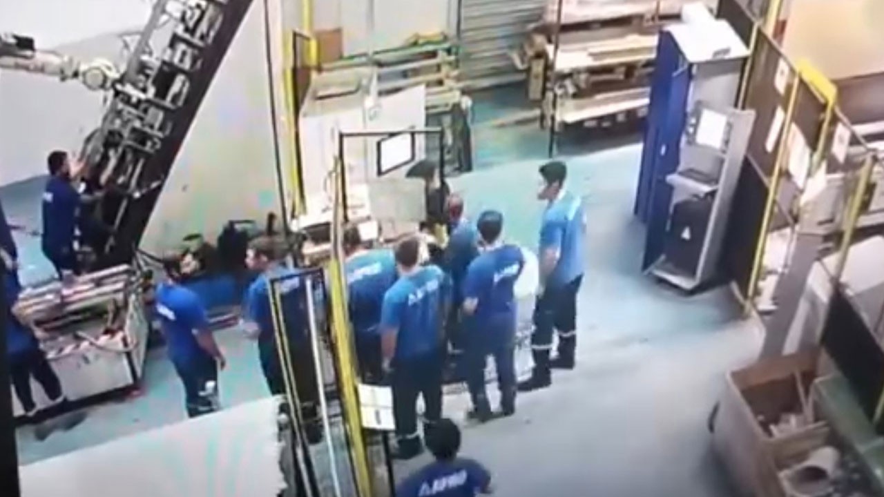 Organize sanayide dehşet! Makine işçinin sırtına saplandı