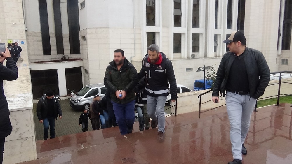 Organize suç örgütü kurduğu iddia edilen 12 şüpheli salıverildi 