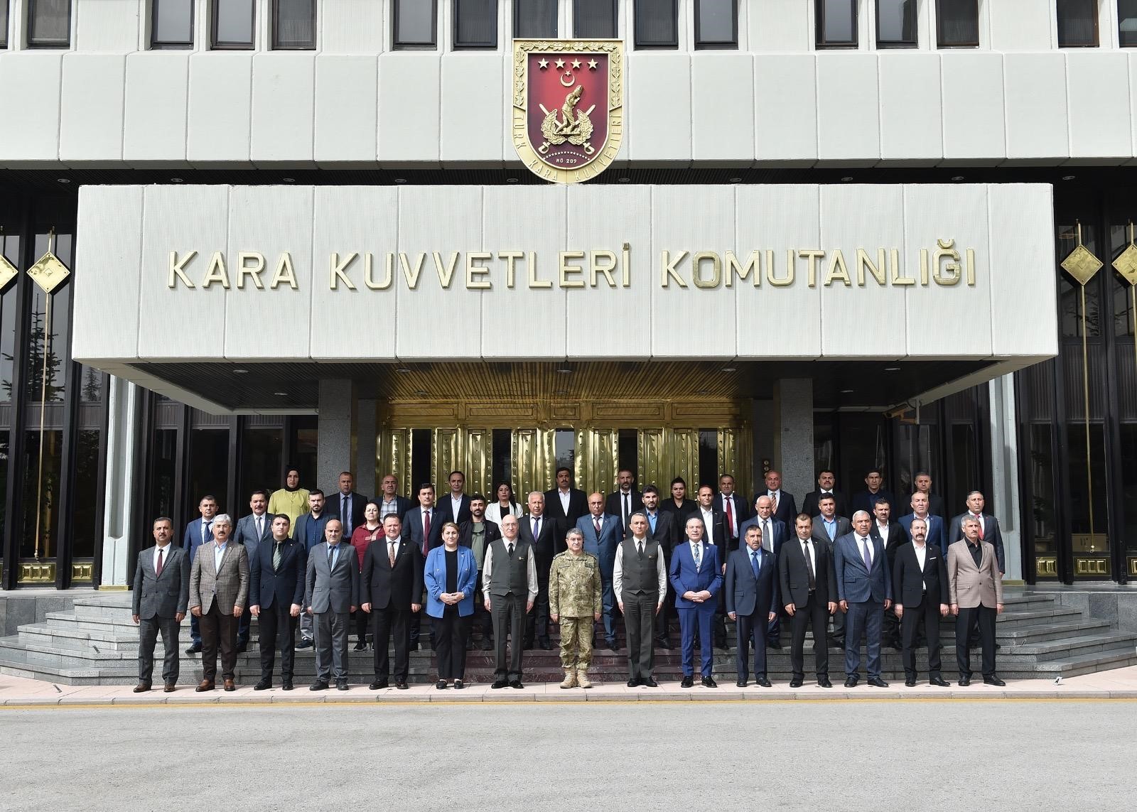 Orgeneral Bayraktaroğlu Gaziler ve Şehit Yakınlarıyla Bayramlaştı