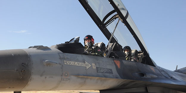 Orgeneral Ünal hava harekâtına katıldı