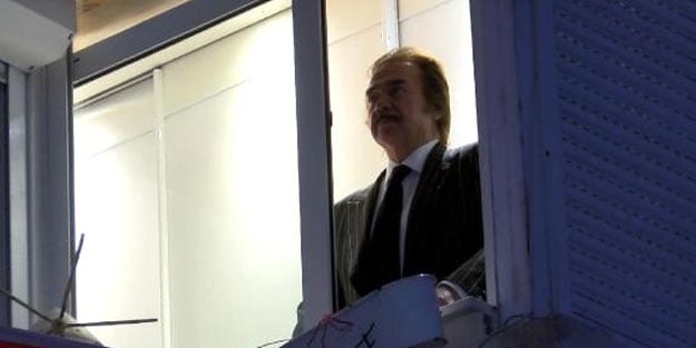 Orhan Gencebay İstiklal Marşı'nı işçilerle birlikte okudu