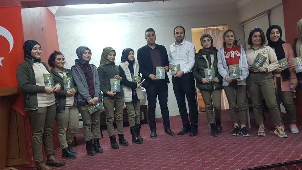 Orhan Veli oyunu Edremit Meslekî Teknik Anadolu Kız Lisesi’nde sahnelendi 