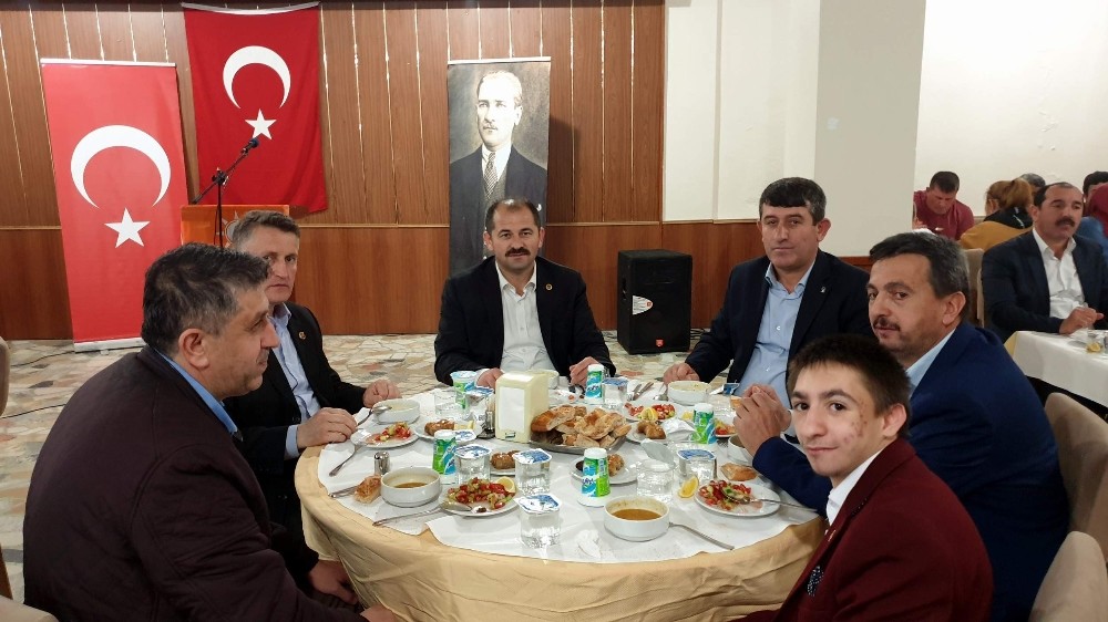 Orhaneli’de Ak Parti İlçe Teşkilatı iftar yemeğinde buluştu 