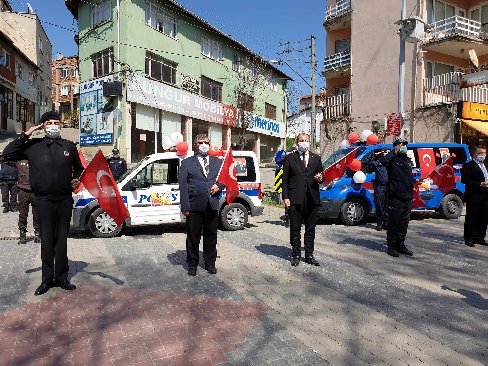 Orhaneli’de bütün çocuklar sabah balonlarla ve hediyelerle uyandı 