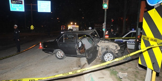 Orhangazi'de iki otomobil çarpıştı