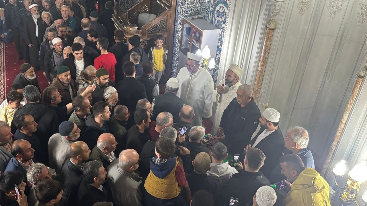 Orhangazi’de Kadir Gecesi Coşkusu: Sakal-ı Şerif Ziyarete Açıldı