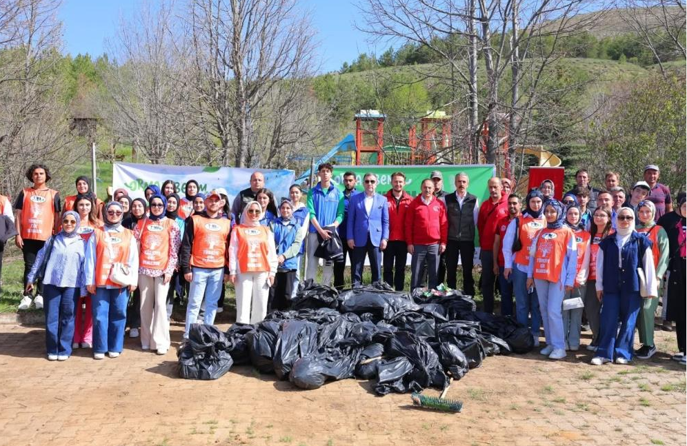‘Orman Benim’ kampanyasına destek! Bayburt’ta çevre temizliği yapıldı