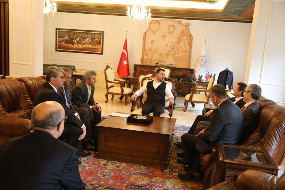 Orman Bölge Müdürü Çapkın, Belediye Başkanı Arı’yı ziyaret etti 