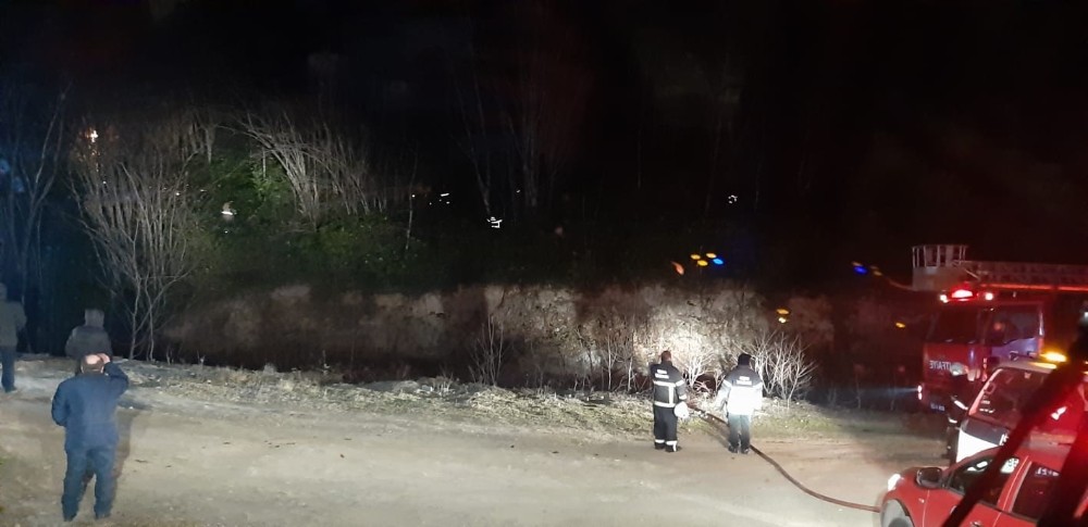 Orman yangını ekiplerce söndürüldü 