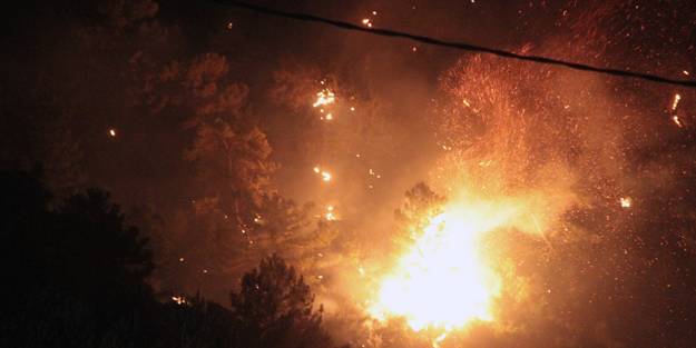 Ormana düşen yıldırım yangın çıkardı! Ekipler müdahale ediyor