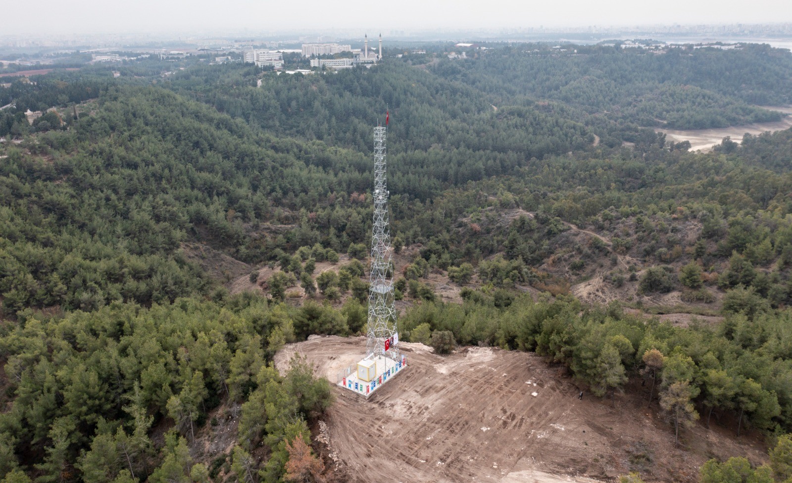 “Ormanın Gözleri” İnsansız Yangın Gözetleme Kulesi Adana’da hizmete girdi