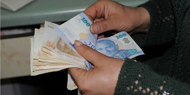 Örnek davranış! Çöpte 6 bin TL buldu bakın ne yaptı