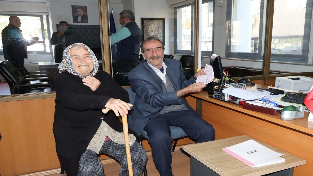 Örnek Davranış: Para dolu çantayı sahibine ulaştırdı