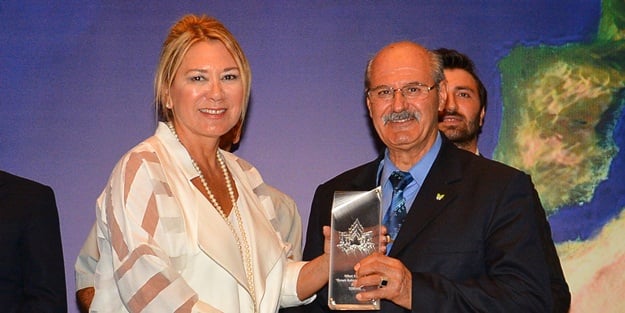 “Örnek Kıdemli Vatandaş Ödülü” Ozan Nihat’a
