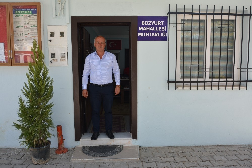 Örnek Muhtar ihitiyaç sahipleri için maaşını bağışladı 
