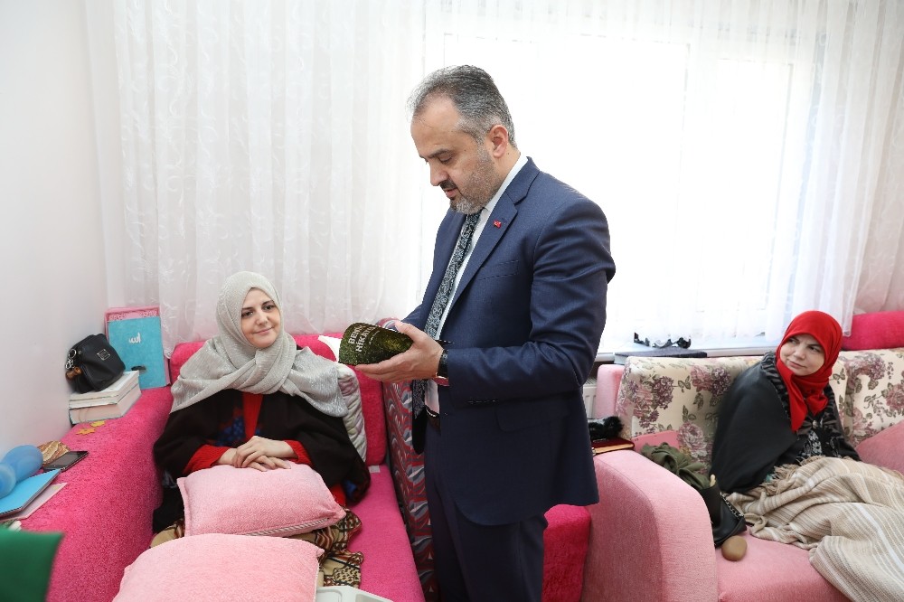 Örnek yazara büyükşehir desteği 