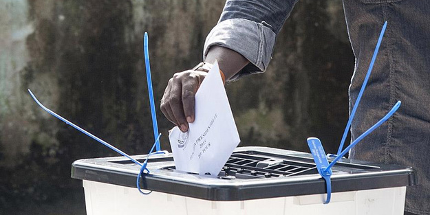 O cumhuriyette seçimler ertelendi